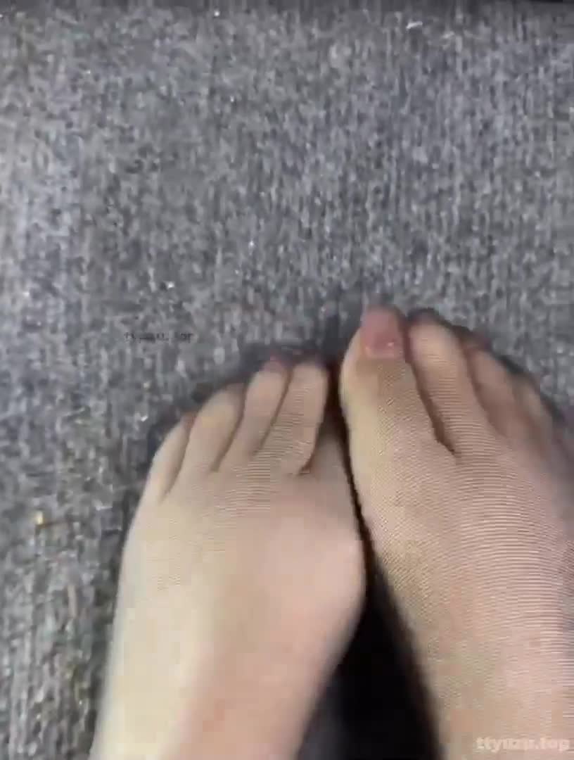 抖音足控福利姬萝莉美少女【不要凶小乖】 足控足交红绿的自慰视频福利 第二弹