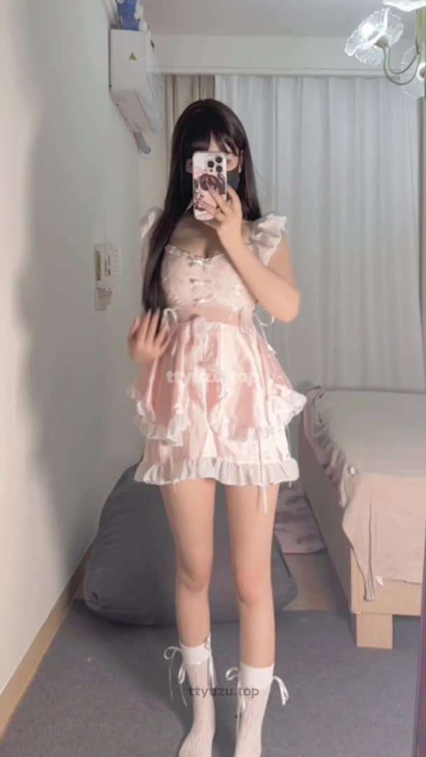 抖音足控福利姬萝莉美少女【不要凶小乖】 足控足交红绿的自慰视频福利 第五弹