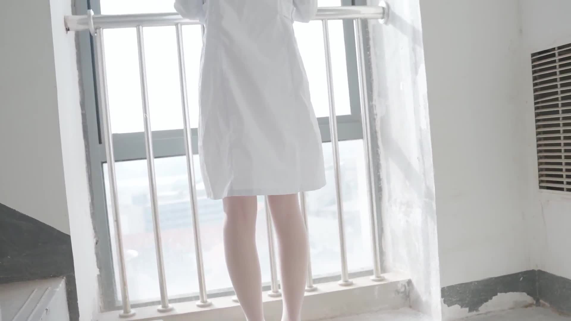 紧急企划 最美少女【小恩】稀缺万元私拍定制，真空护士全裸出浴 阳具抽插极品嫩穴 淫液点缀美爆了