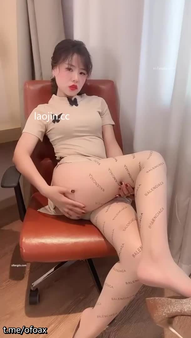 抖音快手网红 文嫂熟女团队【小凤凰】无内肉丝黑丝自X，大姨妈期间也不放过，气质小少妇好诱惑