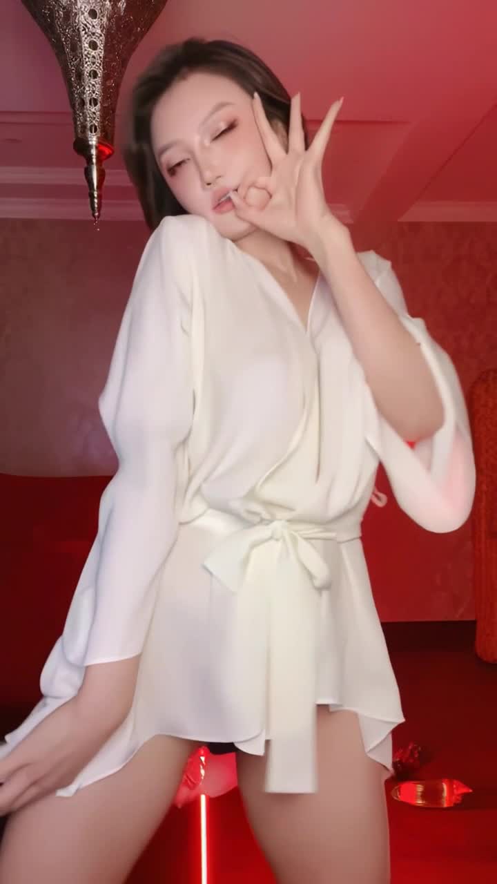 #包租婆 #小巫婆 #反差 #裸舞