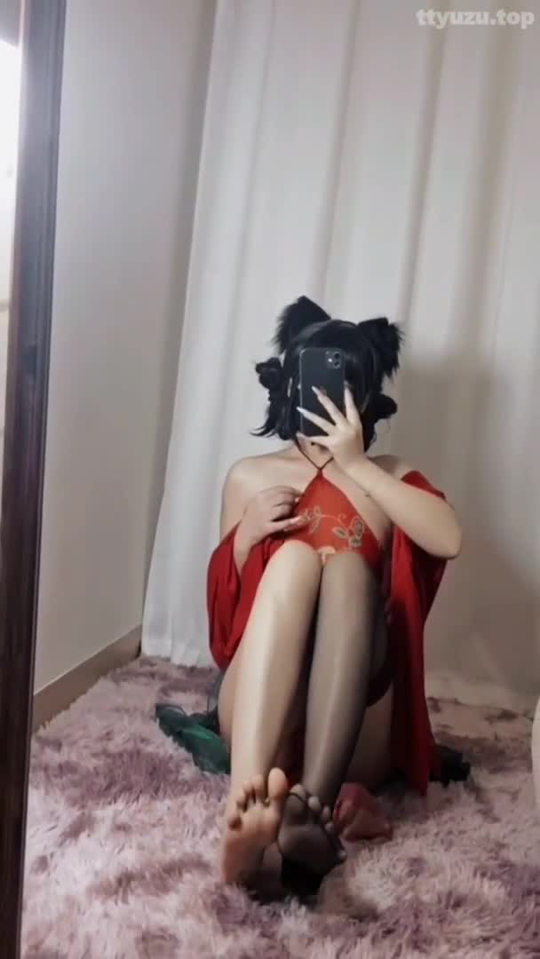 抖音足控福利姬萝莉美少女【不要凶小乖】 足控足交红绿的自慰视频福利