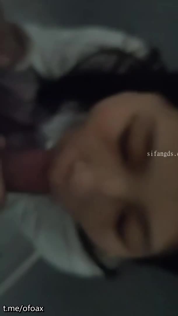 推特网红颜值眼镜嫩妹【采花小盗】被主人圈养的小母狗反差婊 户外露出，圣水洗礼 吃鸡口爆 激情啪啪 第三弹