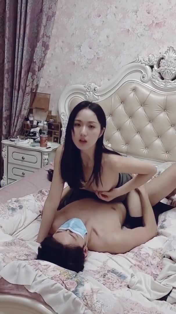 推特网红高颜值好身材汉服模特【焕儿】福利全集，各种淫荡反差露出，被金主调教啪啪内射