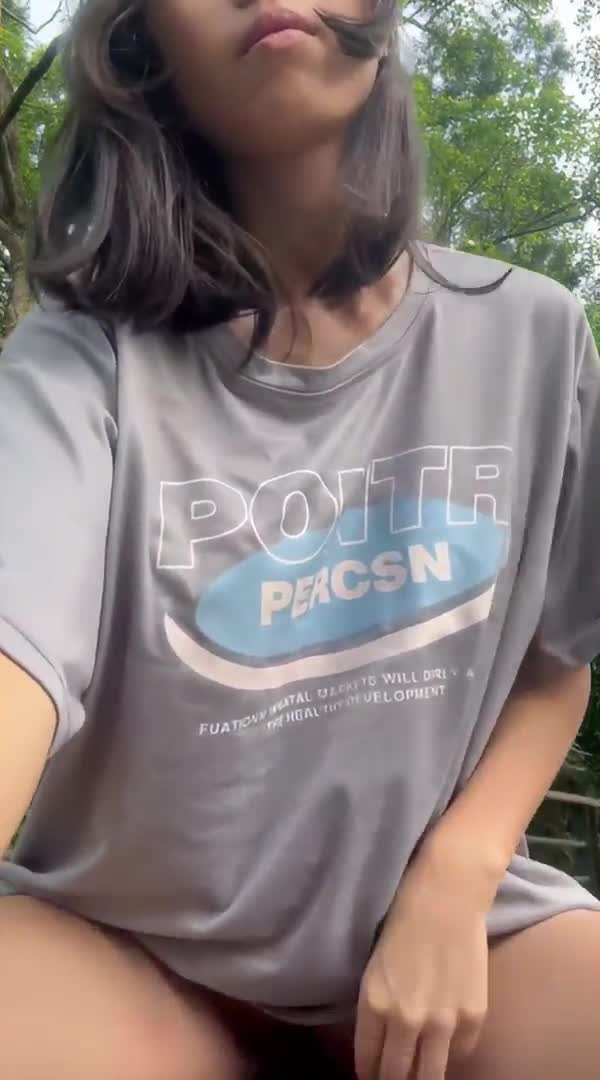 台湾情侣泄密 新北高中女生为了满足金主爸爸的要求和肥猪哥+老阿伯啪啪