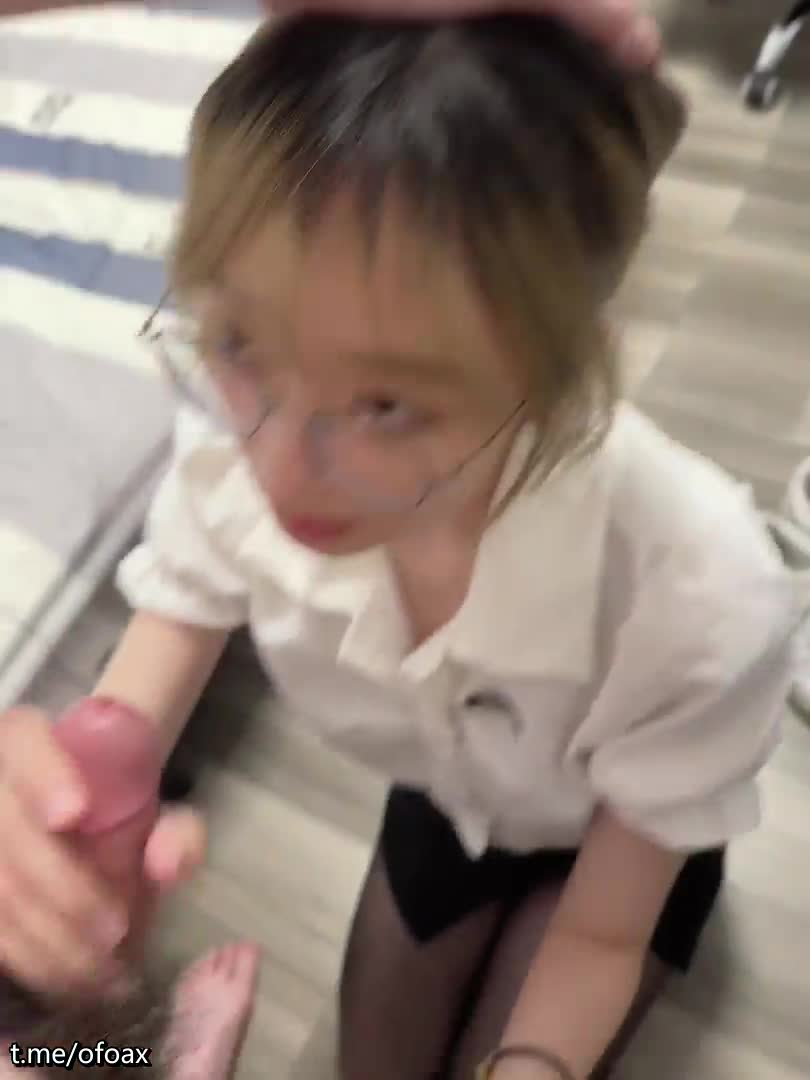 情侣泄密️浙大反差婊眼镜美女李熙穿着情趣女仆装和男友性爱自拍楼梯间口交
