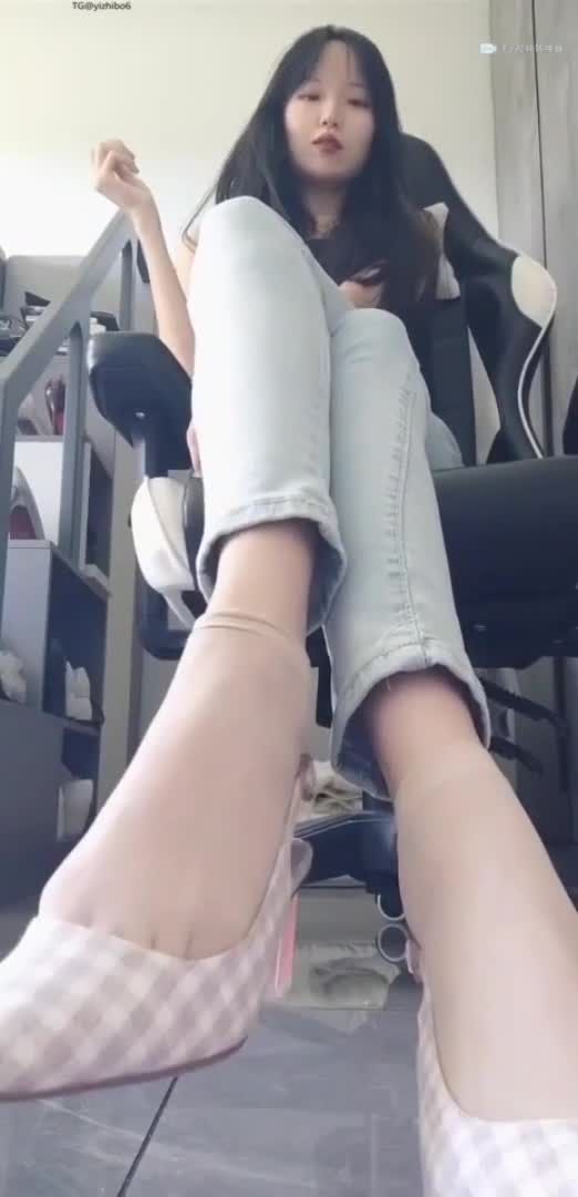 高颜值美女【苍樱拍子】露脸模拟足交 淫语和骚脚双重刺激