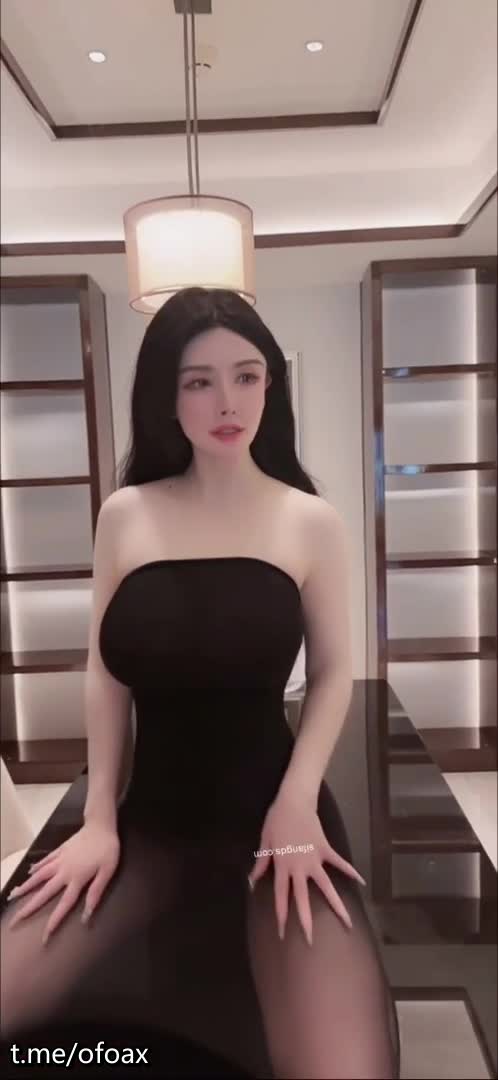秀人网核弹巨乳网红女神【潘娇娇】 核弹巨乳，黑丝长腿 唯美私拍 情人节最新卖爆福利