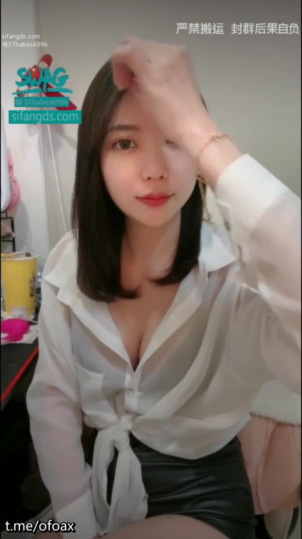 SWAG 高颜值台湾网红下海【lolabb】大奶子骚货 浴室抽插自慰，多次喷水，而且连着喷了半分多钟