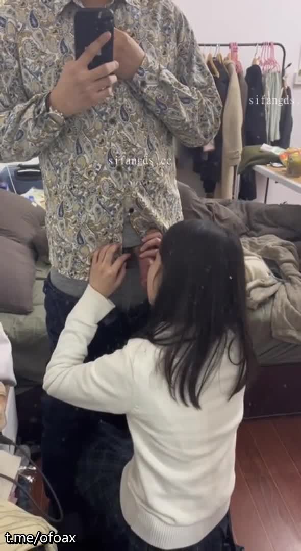 推特网红颜值眼镜嫩妹【采花小盗】被主人圈养的小母狗反差婊 户外露出，圣水洗礼 吃鸡口爆 激情啪啪 第三弹