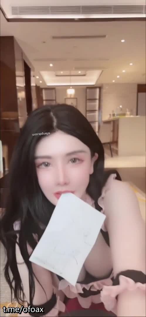 秀人网核弹巨乳网红女神【潘娇娇】官网750元会员福利 核弹巨乳，主题女仆为公子服务