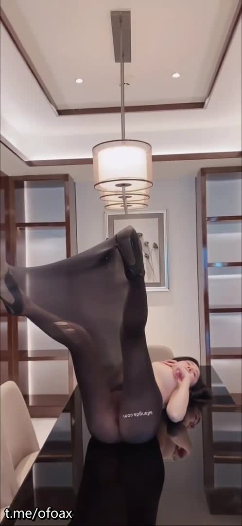 秀人网核弹巨乳网红女神【潘娇娇】 核弹巨乳，黑丝长腿 唯美私拍 情人节最新卖爆福利