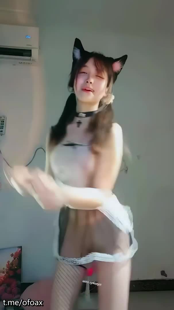 青春无敌！抖音风纯欲美少女【懒洋洋】福利，坚挺美乳，脸穴同框自慰自调裸舞，活泼快乐非常小母狗 第二弹