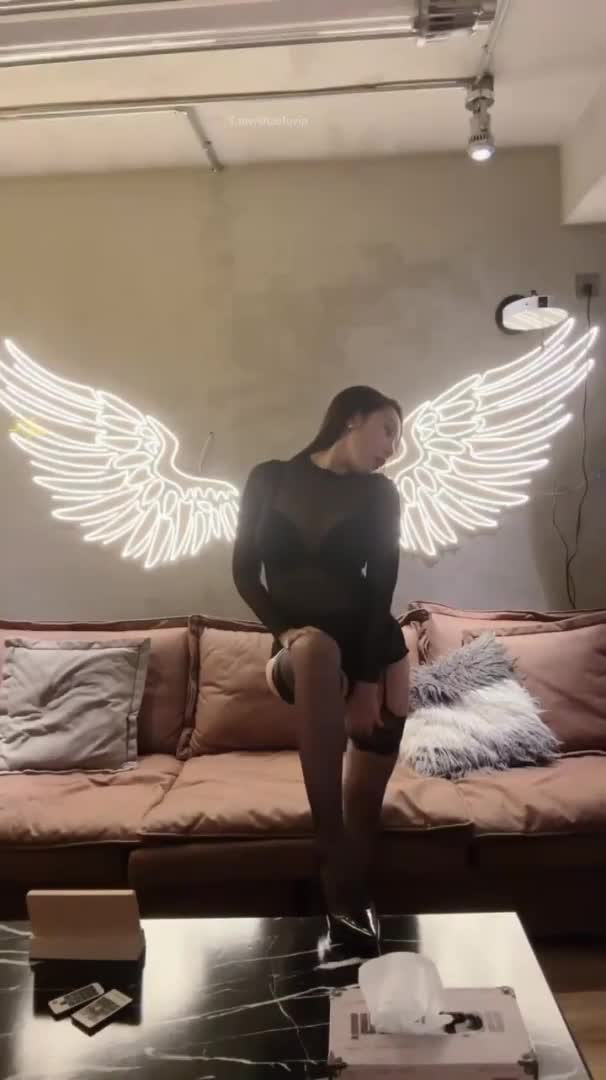 抖音百万粉丝的极品福利姬美女 【小厨娘美食记】定制福利 情趣制服 长腿诱惑 巨乳肥臀高颜值第三弹