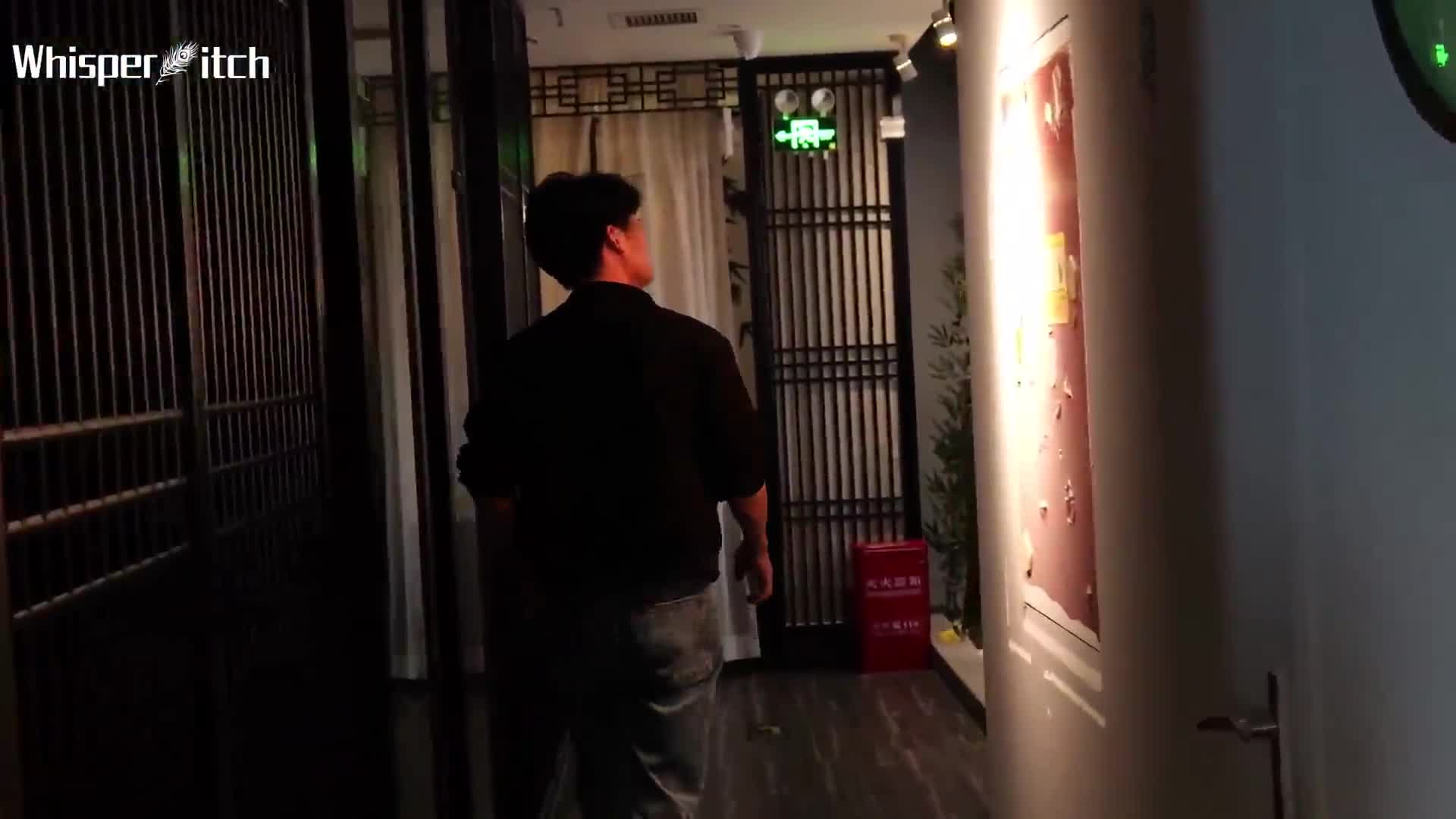 YouTube 巨乳肥臀大长腿博主【Whisperitch】躺式采耳千鹤躺采柔氏按摩 爽的小哥哥的硬了，白嫩大长腿能忍住不摸？？
