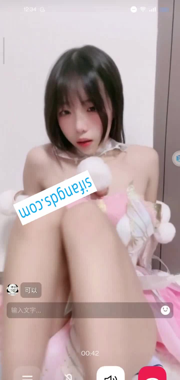 土豪重金定制，抖音反差小母狗【小希神】顶级香软甜妹一对一，粉嫩小穴逼脸同框阿黑颜自慰