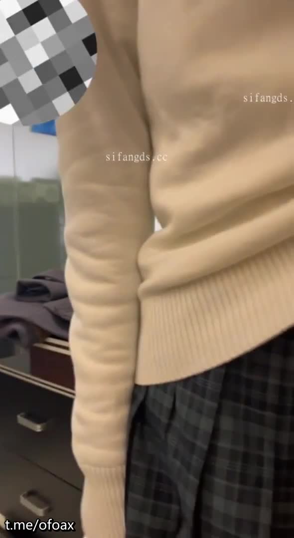 推特网红颜值眼镜嫩妹【采花小盗】被主人圈养的小母狗反差婊 户外露出，圣水洗礼 吃鸡口爆 激情啪啪