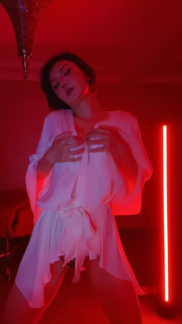 #包租婆 #小巫婆 #反差 #裸舞