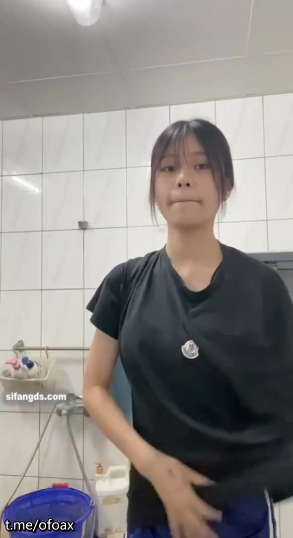 海外抖音tiktok 网红小甜妹 fhguhjjdggg 手势裸舞自摸自慰小嫩穴