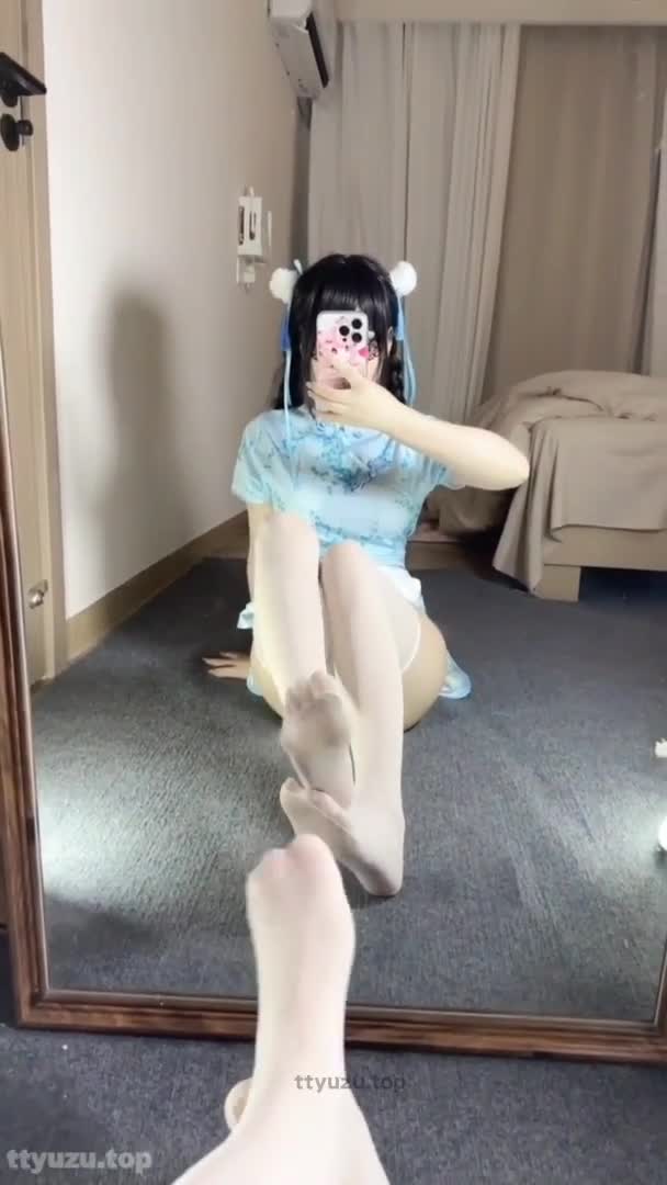 抖音足控福利姬萝莉美少女【不要凶小乖】 足控足交红绿的自慰视频福利 第四弹