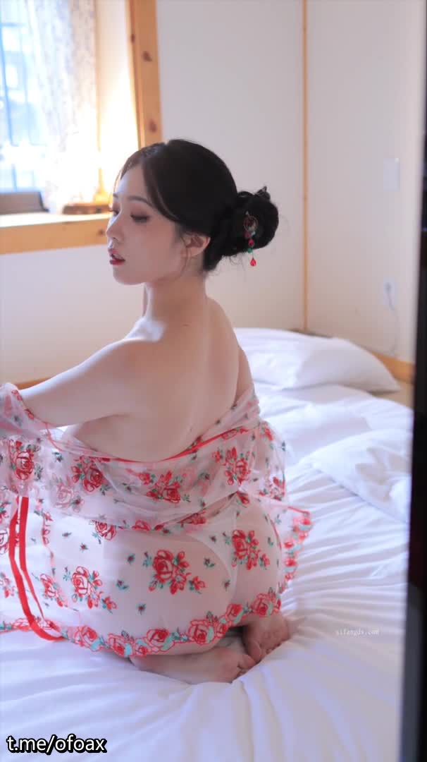 韩国巨乳嫩模女神 YeonWoo 妍雨25年1月劲爆新作 唯美私拍 巨乳诱惑