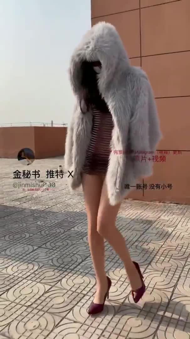 推特极品烧婊子【金秘书】高级SVIP群福利，各种丝袜情趣，户外道具紫薇喷水