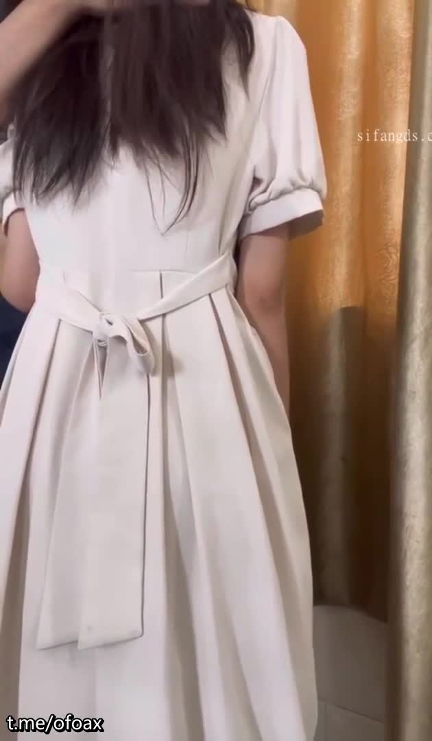 推特网红颜值眼镜嫩妹【采花小盗】被主人圈养的小母狗反差婊 户外露出，圣水洗礼 吃鸡口爆 激情啪啪