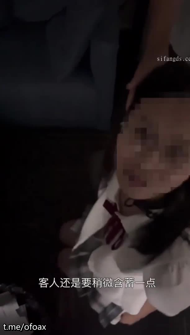 推特网红颜值眼镜嫩妹【采花小盗】被主人圈养的小母狗反差婊 户外露出，圣水洗礼 吃鸡口爆 激情啪啪 第二弹