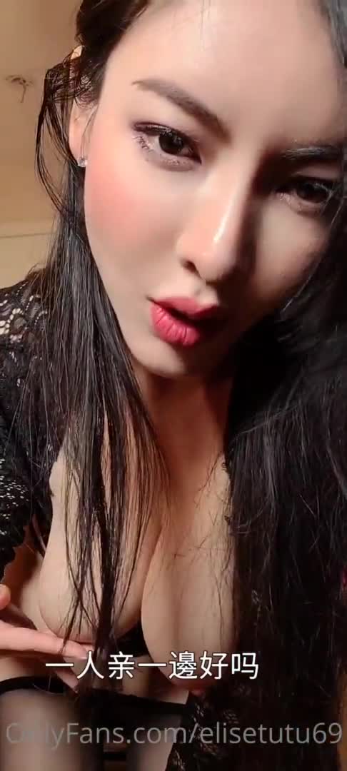 推特网黄反差婊【谭晓彤】爆裂巨乳短裙诱惑 唯美自拍 道具自慰 第二弹