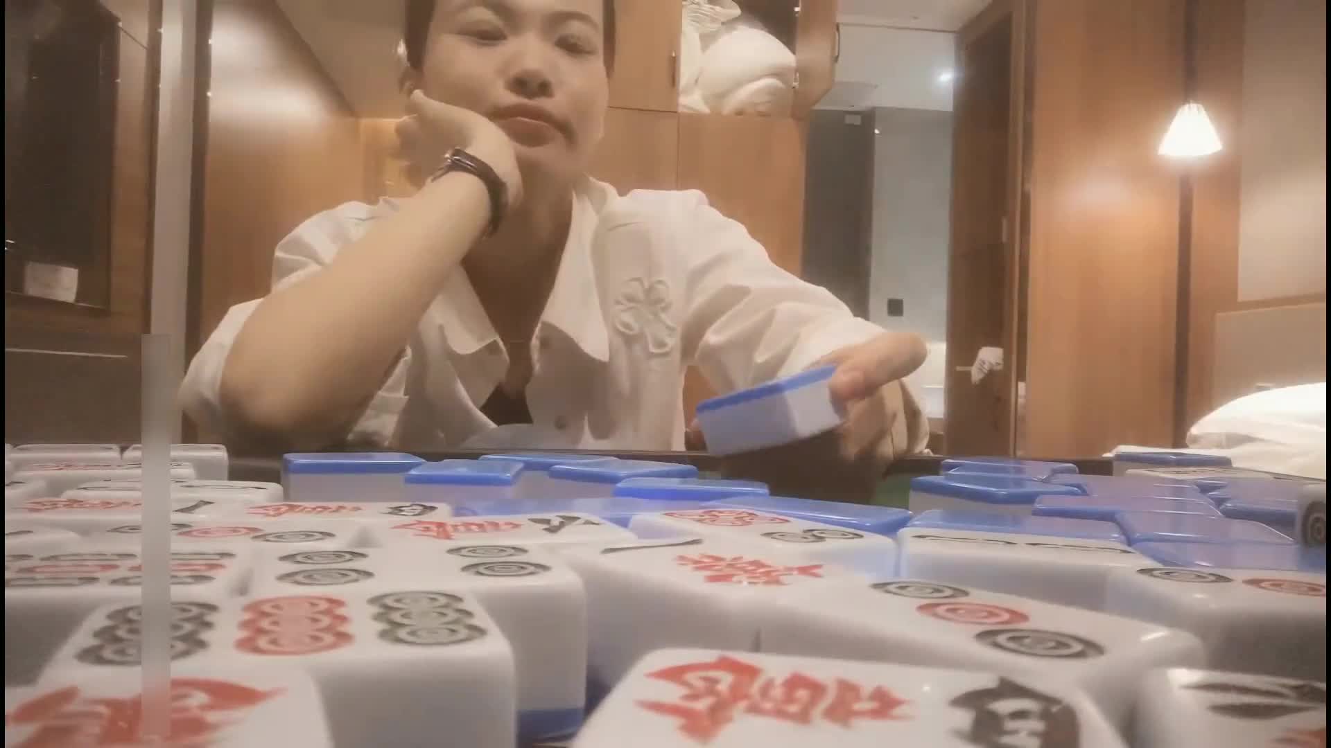 #国产 #探花 #约炮 #群p①三男两女打完麻将，开启淫乱派对，自摸开局