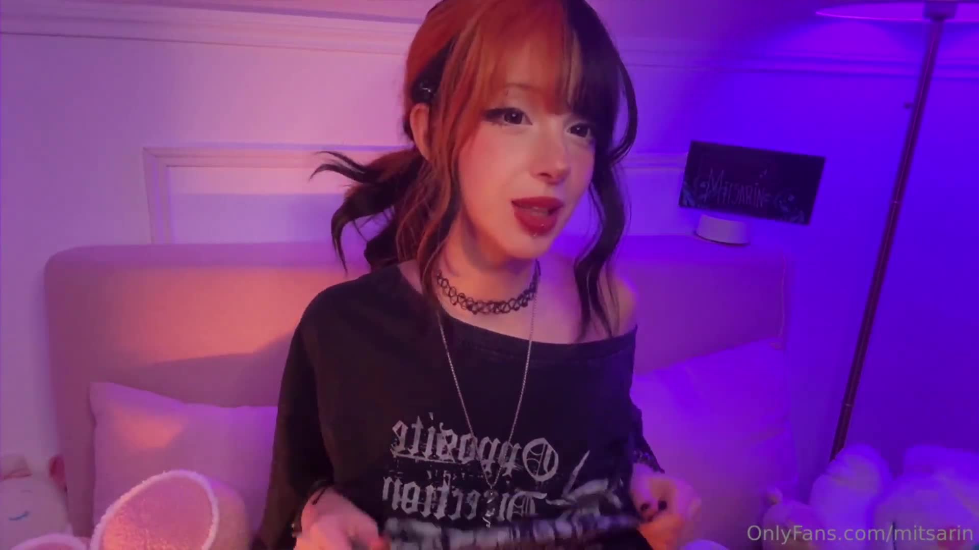 OnlyFans 欧美高颜值白虎嫩妹【Mitsarin】极品少女萝莉，美乳翘臀 道具自慰