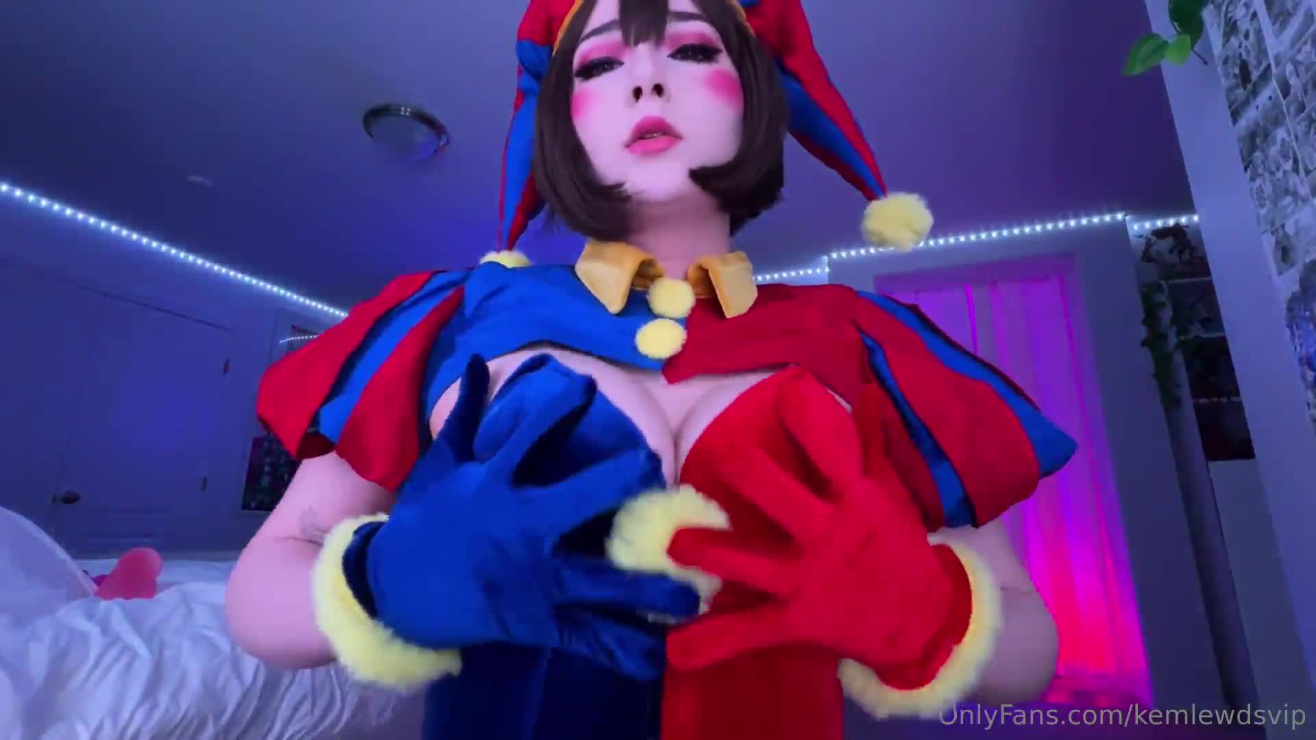 OnlyFans 欧美高颜值性感美少女【kemlewds】巨乳肥臀白虎粉鲍coser 道具自慰 激情啪啪 第二弹