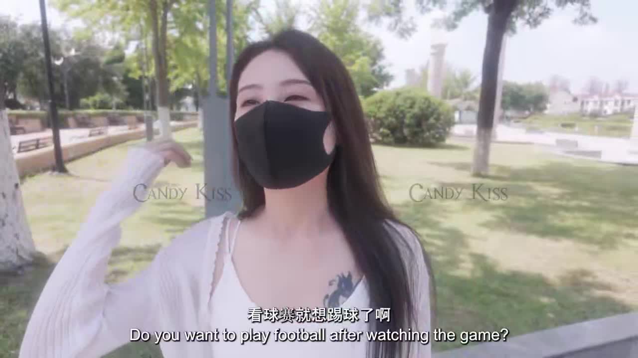 #御姐 #偷情 #骚逼男友不在家和男闺蜜一起看世界杯，勾引男闺蜜看到床上，小穴穴被男闺蜜爆炒