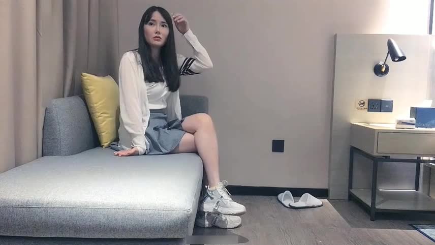 #国产 #探花 #约炮 #气质约操气质仙女，沙发上激情啪啪抠穴