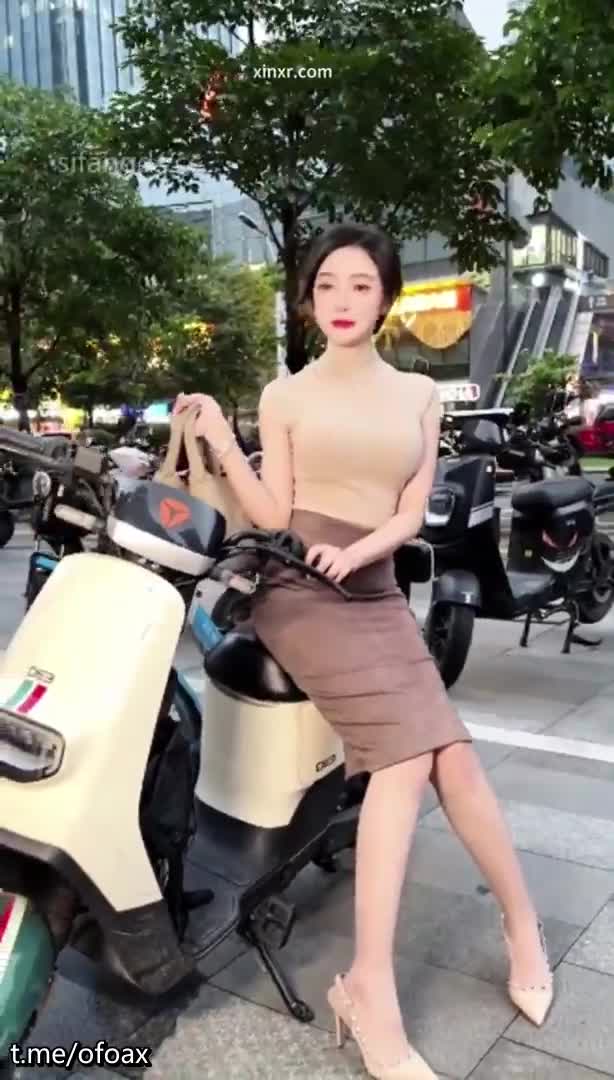 秀人网高颜值模特女神【王馨瑶】重金定制无水印福利，赤裸裸露点，喷血诱惑