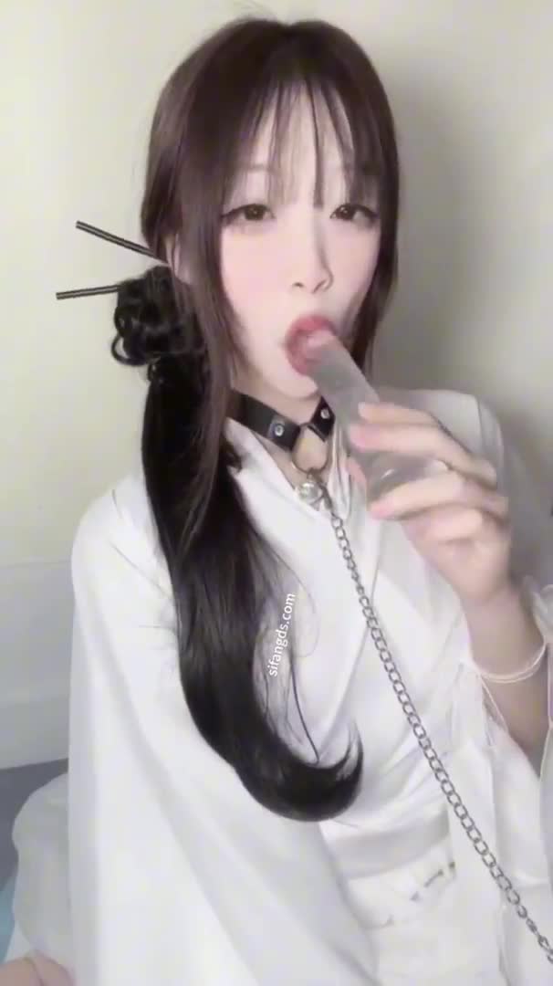 推特网红萝莉嫩妹【神探狸狸】超清纯妹子 长视频紫薇 喷水 情趣古装