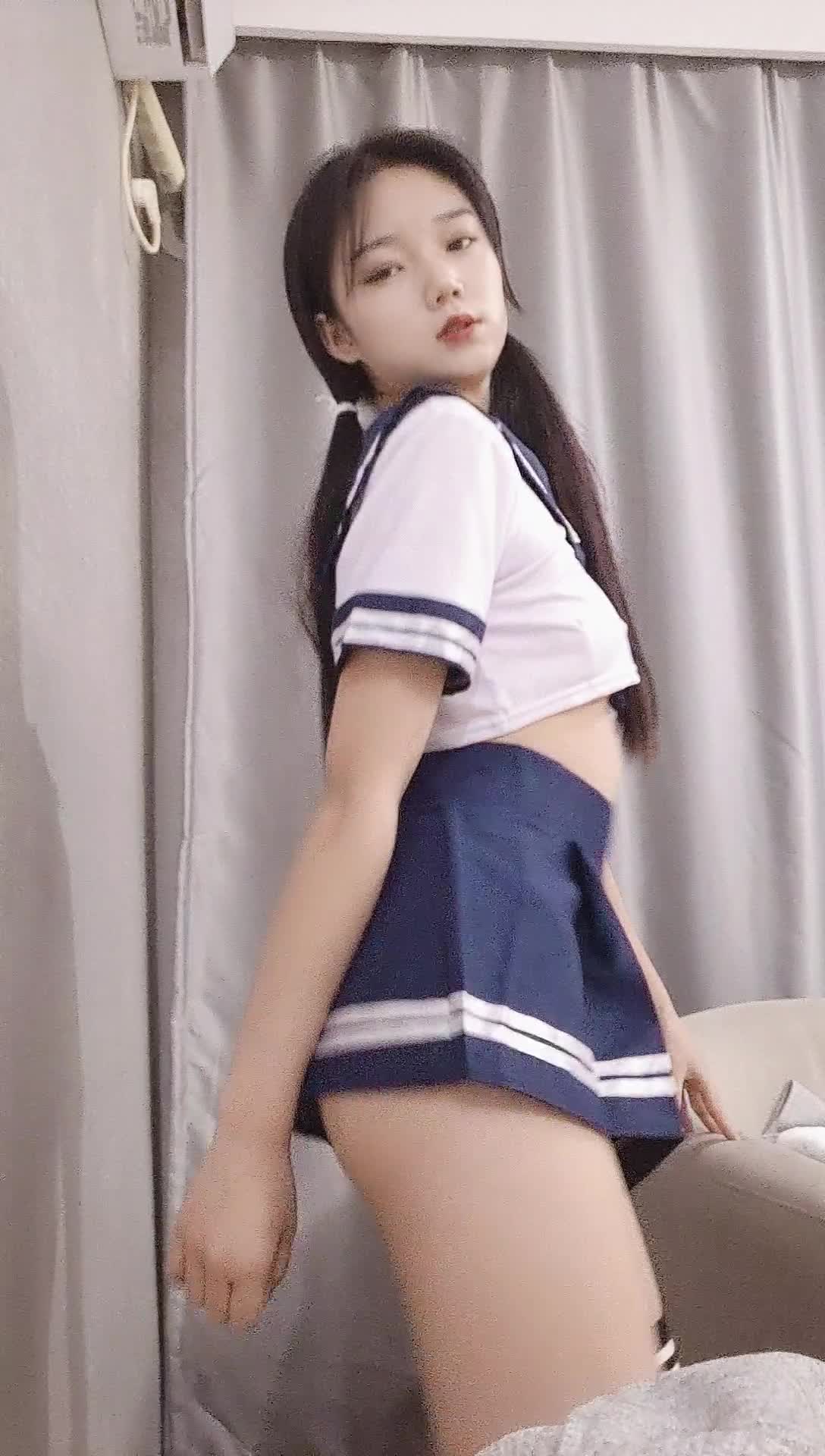 #自慰 #制服 #粉嫩 #美腿女神自慰给我看 适合撸管