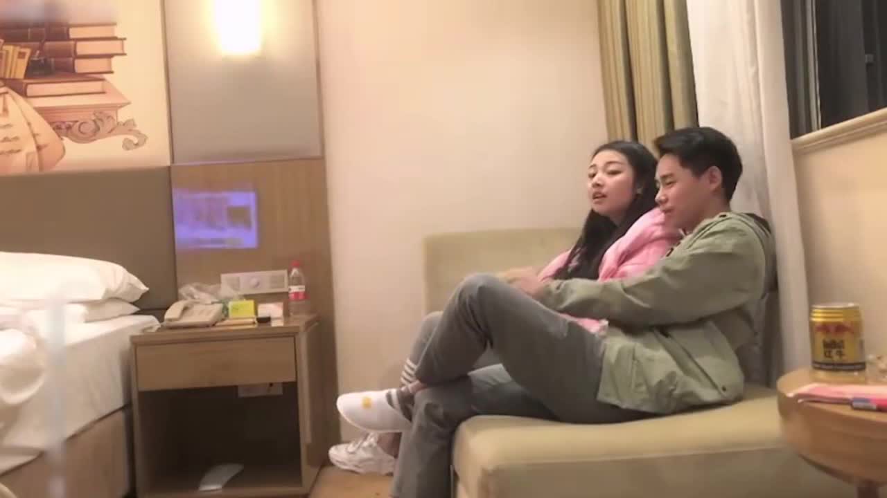 #御姐 #口交 #后入约了个高颜值粉衣萌妹子啪啪，坐在身上舌吻口交站立后入猛操