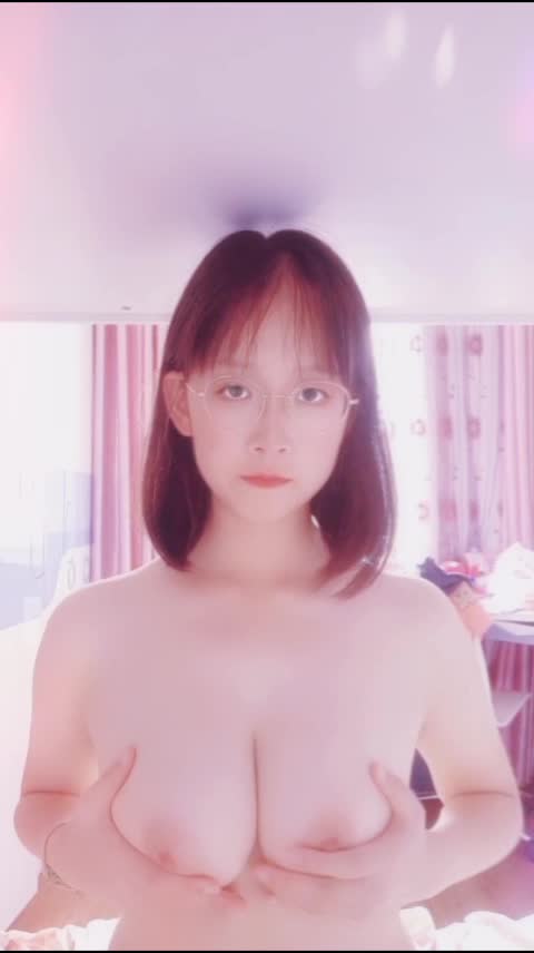 #吃瓜 #热门事件 #黑料国产黑料吃瓜 眼镜娘自拍玩奶子