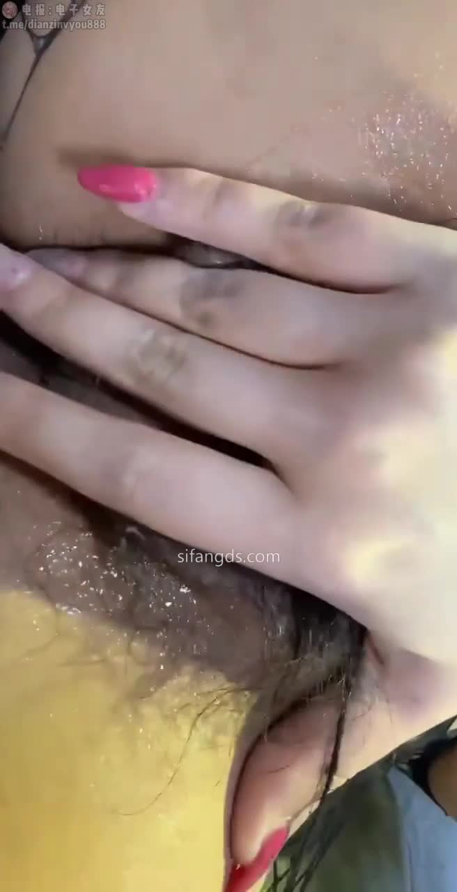 重磅爆料】，双平台顶级中俄混血大奶美女【阿意】私人订制福利①，丝足高跟诱惑，淫语自慰弹力插逼
