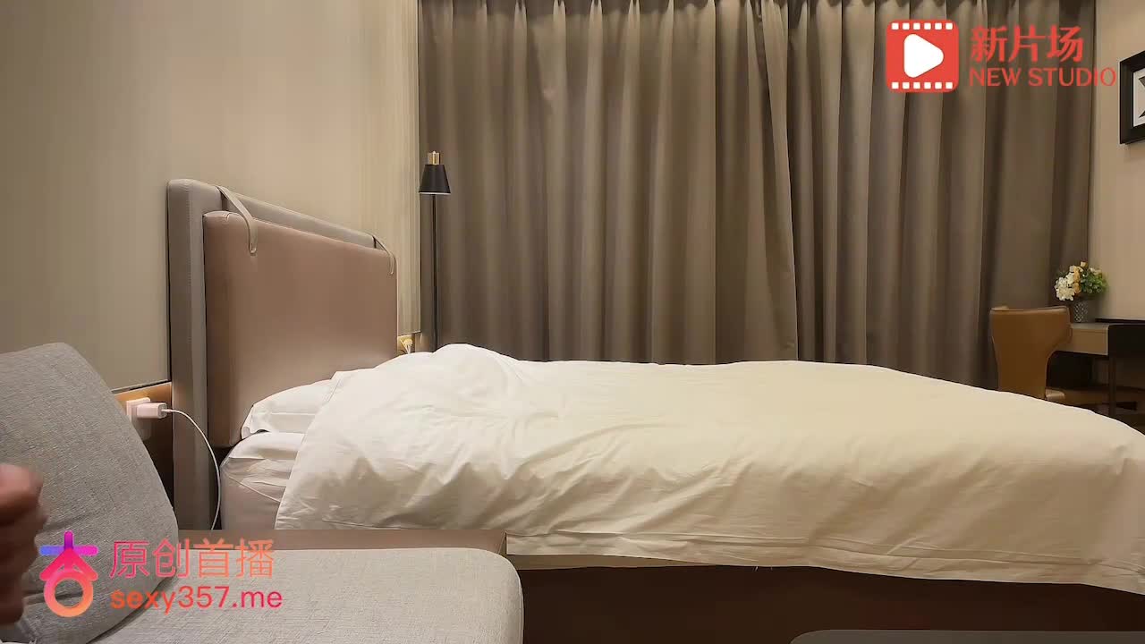 #御姐 #约炮 #榨精约了一个文员兼职外围 皮肤雪白 配合度高