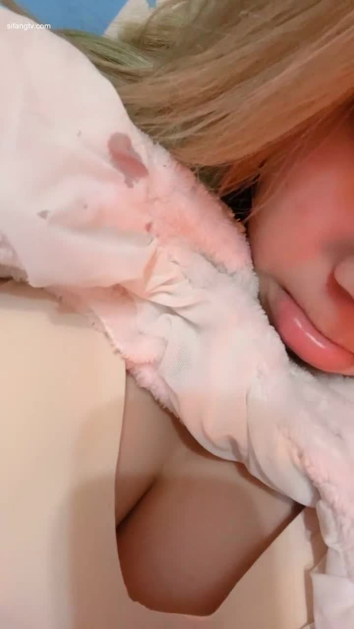 #百世可爱 #爱水的金鱼 #整活 #可爱 #颜值