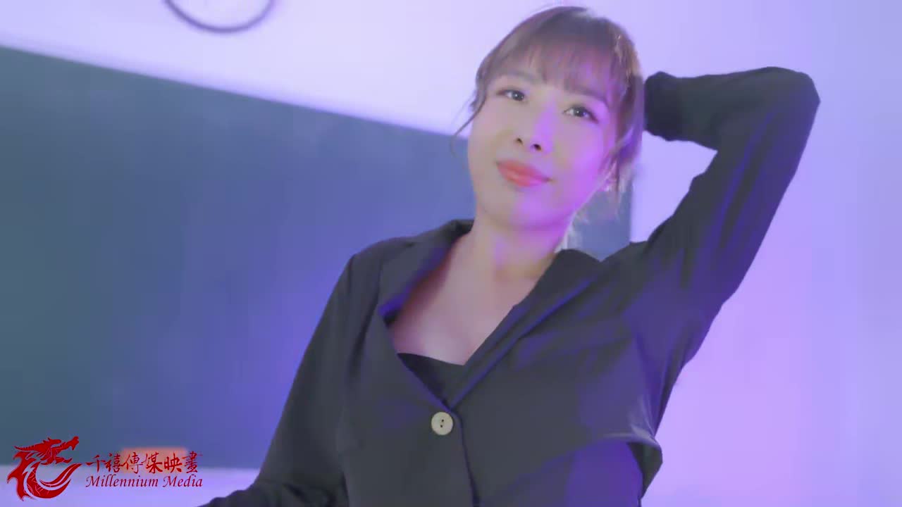 #御姐 #多人 #剧情四人行必有我师 闷骚女教师被迫多人混战