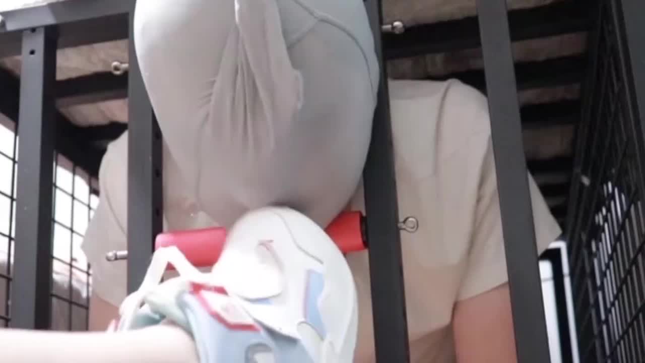 #SM #调教 #道具抖M男奴调教 男奴被关在笼子塞袜子