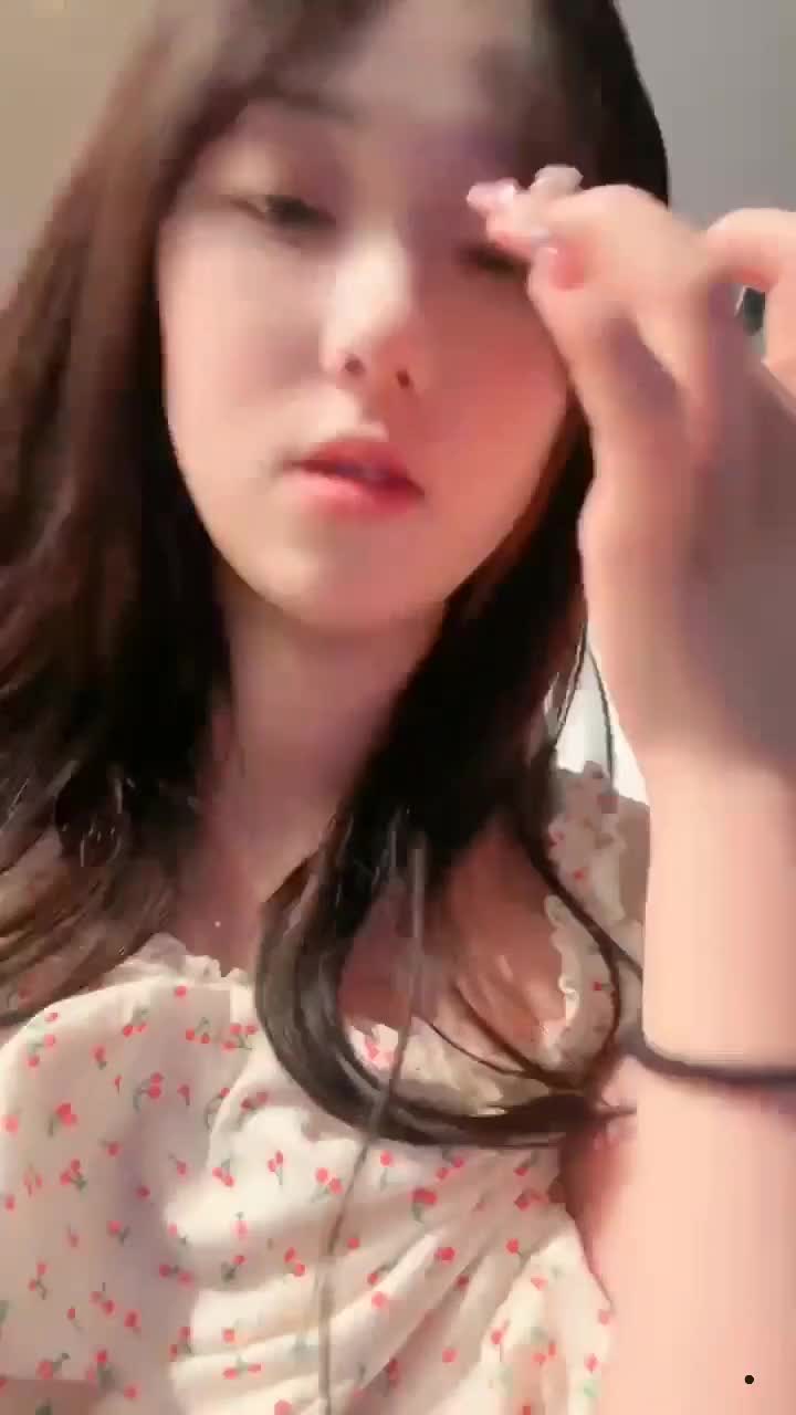 #高中生 #反差 #少女 巨乳丰满学生下海抖音直播间露脸 自拍自慰视频流出 白嫩嫩乳完美露出