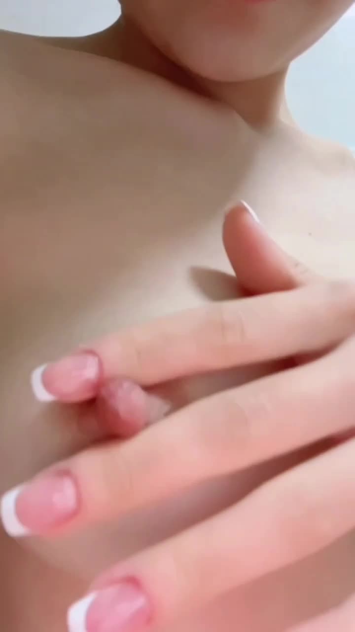 #骚逼 #自慰 #粉穴 #母狗抖音骚逼34万粉丝乐乐自慰视频全套整理，高颜值，好身材，粉嫩穴。抖音上的女神，私下的母狗