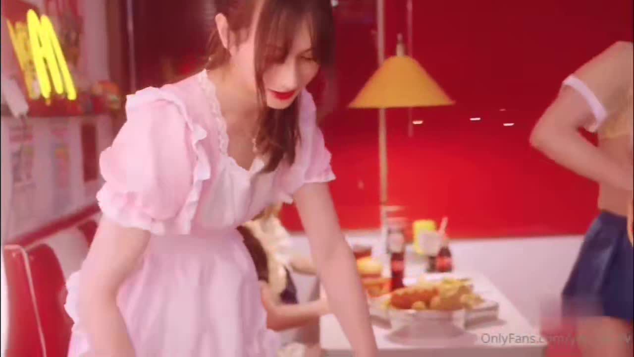 #御姐 #口交 #剧情多女快餐店之餐厅吃肉棒