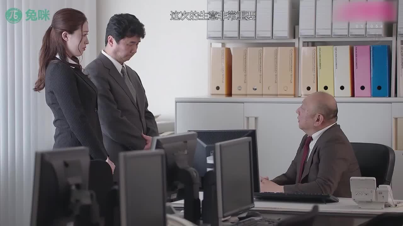 #AV #水果派被社长强迫性接待，已婚少妇的绝对服从！