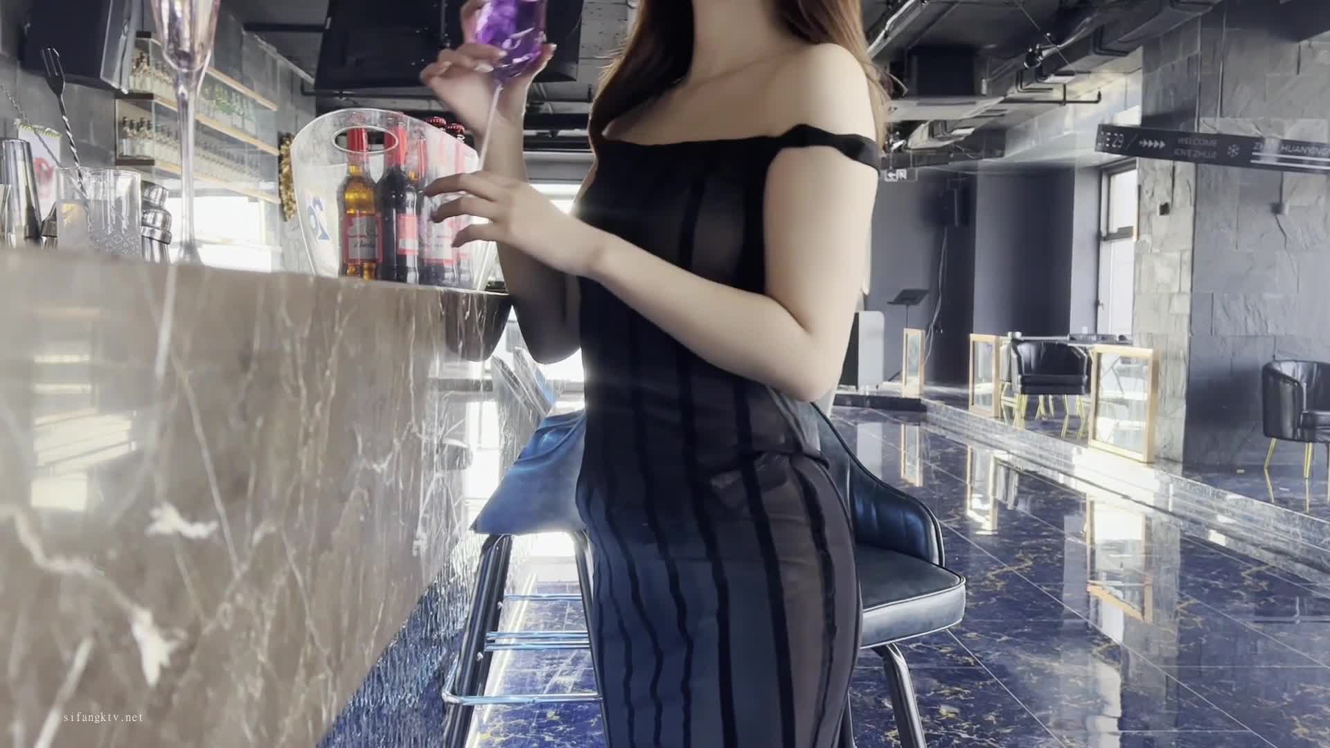 #阿朱 酒吧喝醉捡尸刚扒开裤子发现竟有贞操裤 螺丝刀都不好使 只好用嘴解决