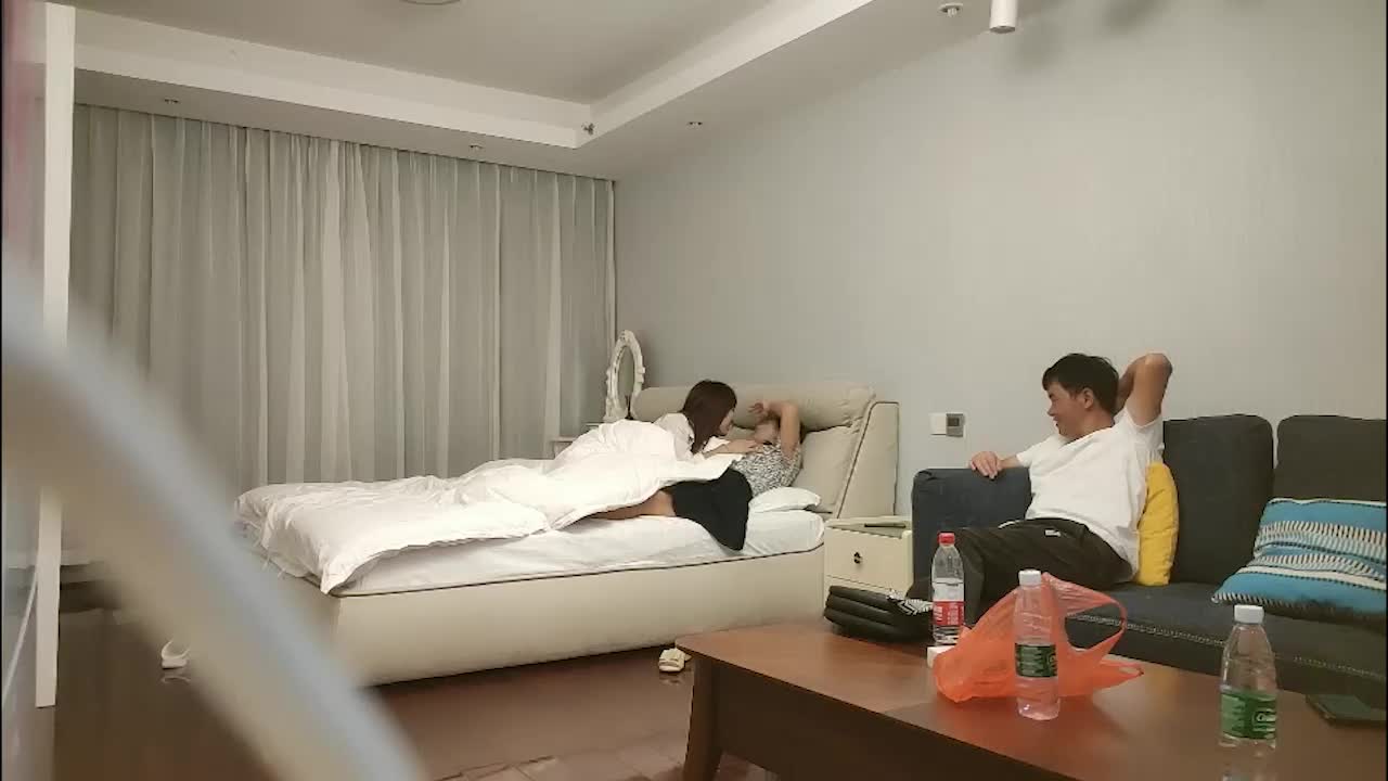 #实录【换妻之夜】巨根猛男白嫖，小伙眼睁睁看着妻子被干的嗷嗷叫